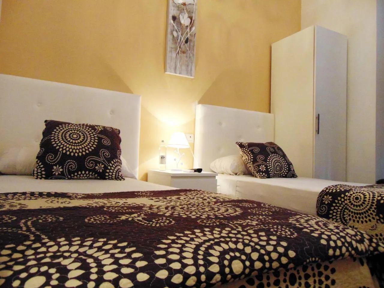 Noches De Triana Guest House Seville 2*,